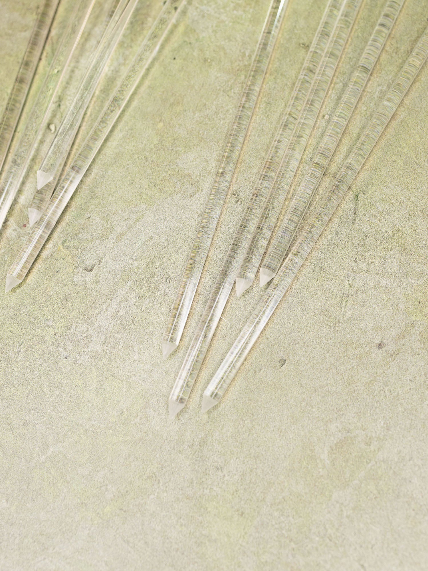 Ends of the clear acrylic u-shape trellis on a green background