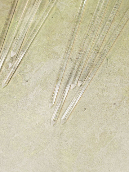 Ends of the clear acrylic u-shape trellis on a green background